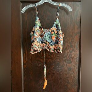 Super pretty swirl, floral print cropped tank w/ tassels